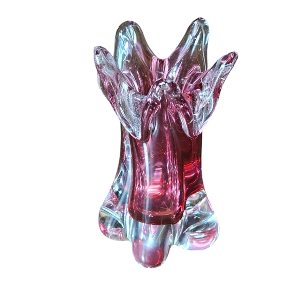 Vintage rubin glass pink art glass vase.  Tulip shape - Picture 1 of 10